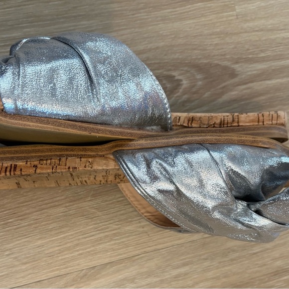 Ninety Union Woman’s 8 Silver Fabric Bow Slide Sandals - Picture 8 of 9